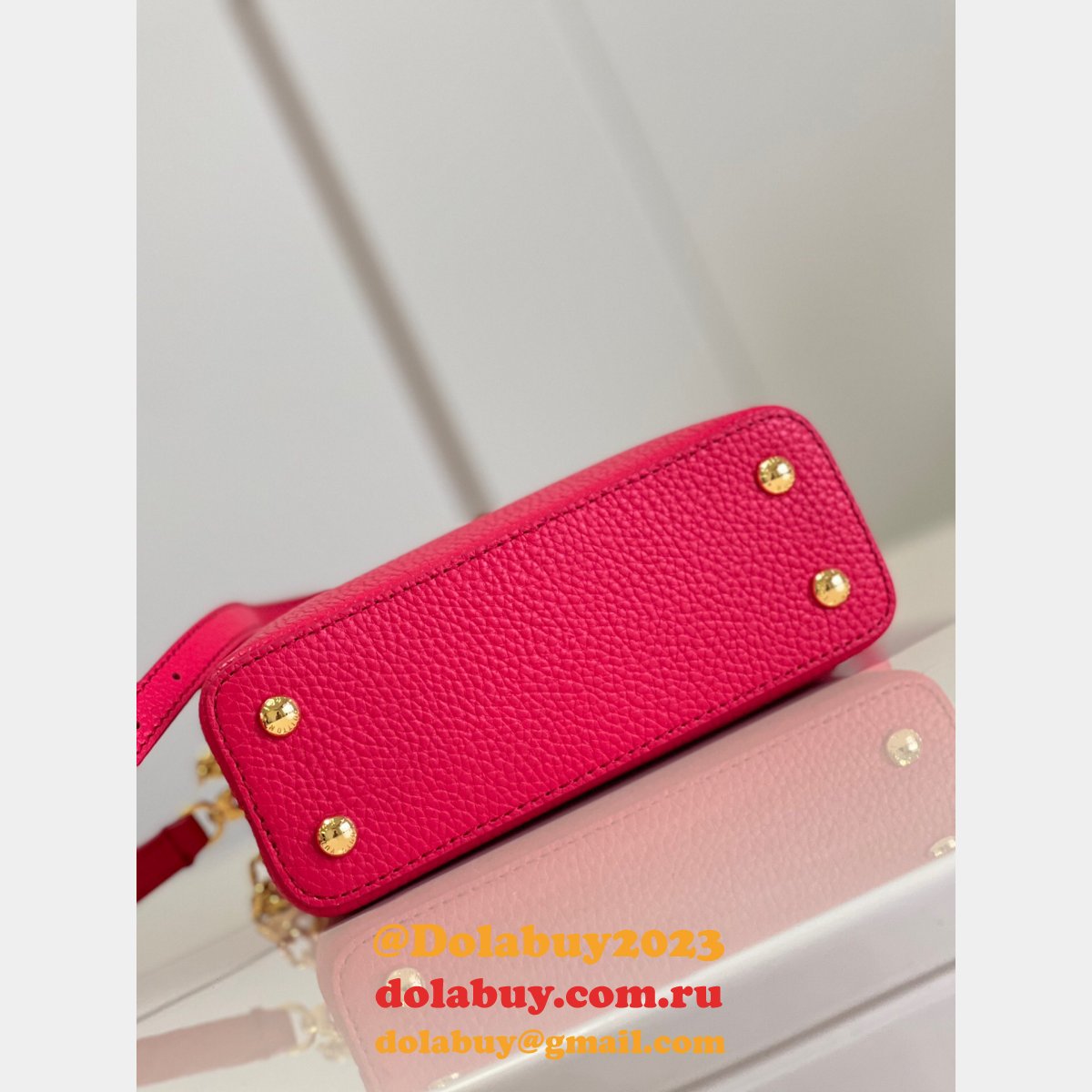 Perfect Fake Louis Vuitton Capucines Red M20845 UK Shop