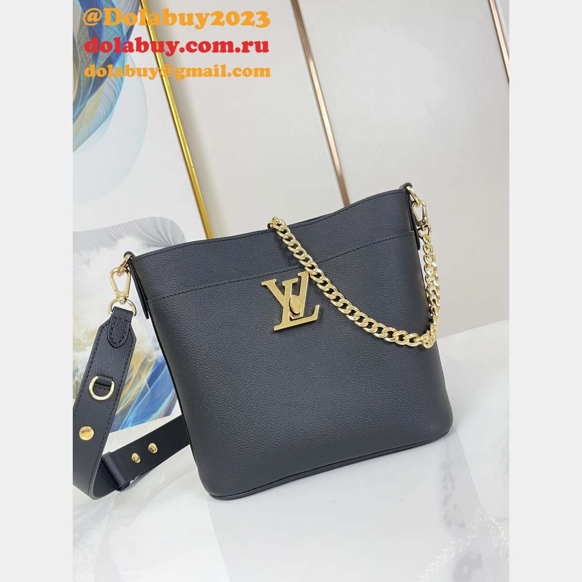 Lock and Walk Lockme M24165/M24006 7 Star Replicas Louis Vuitton Bag