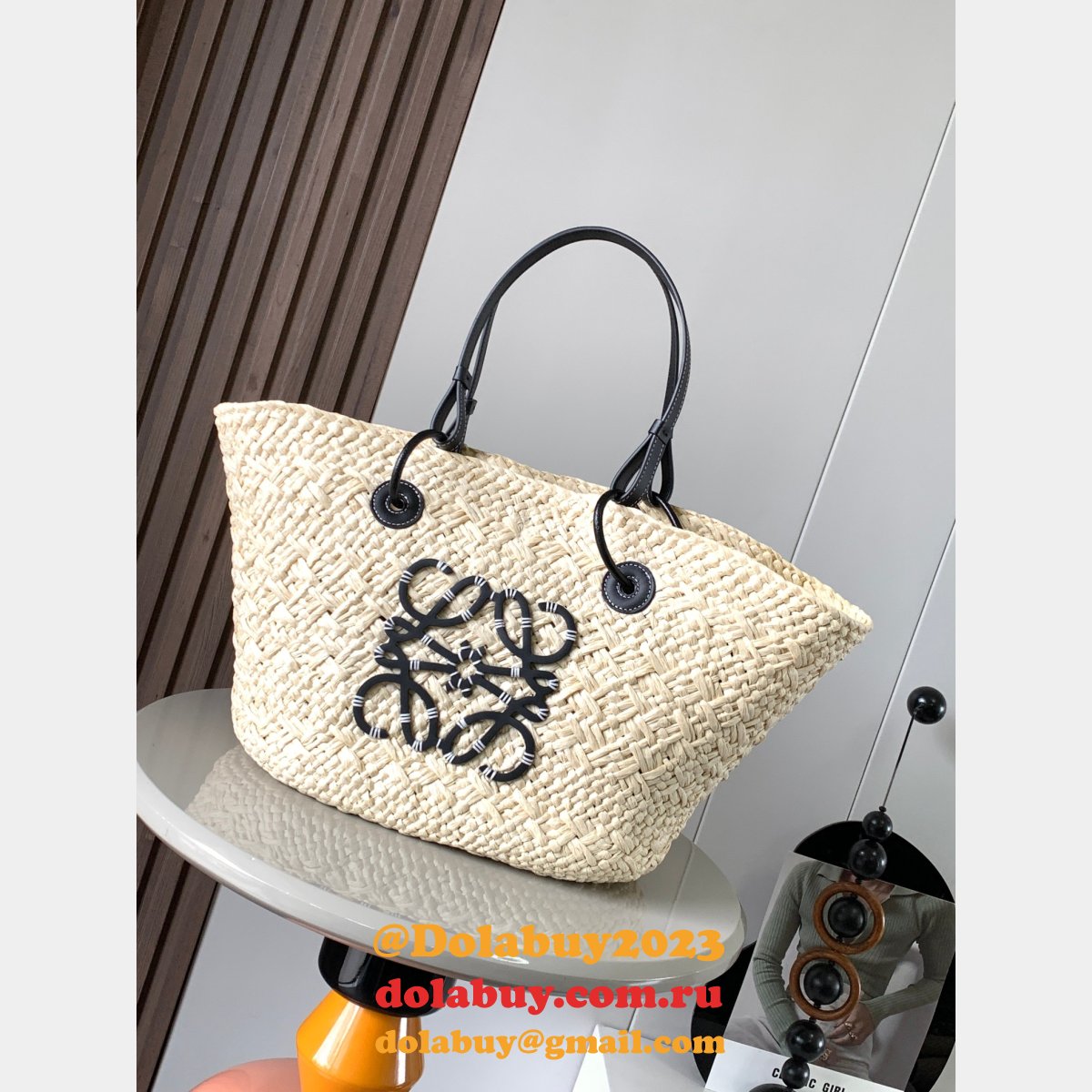 Perfect loewe Anagram Basket bag in iraca palm and calfskin 8008