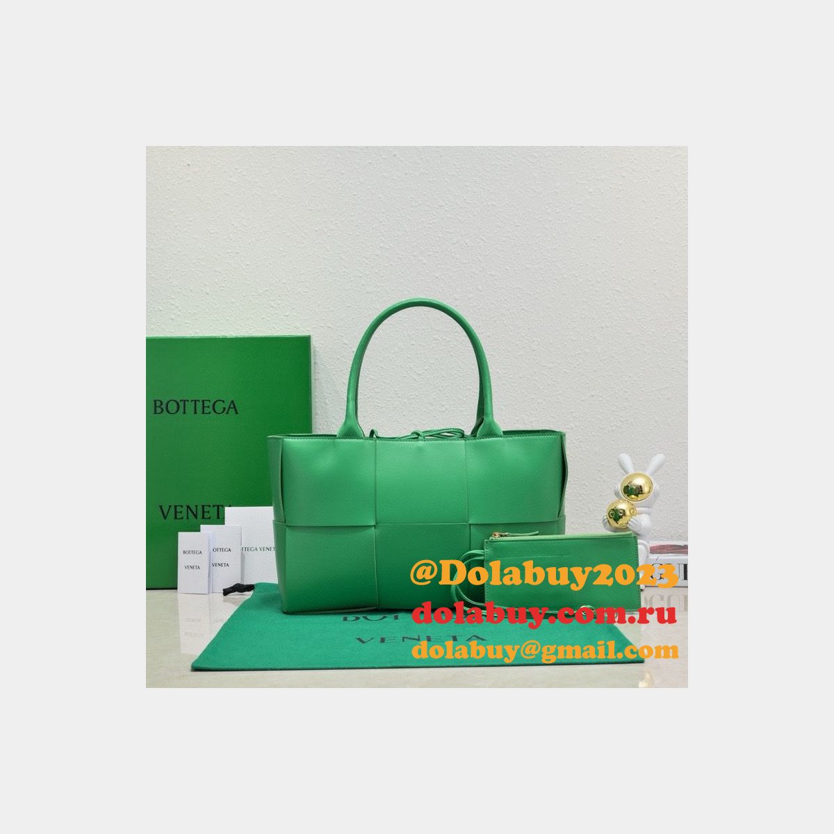 luxury b0tte*a Ven*ta medium arco tote bag 36cm