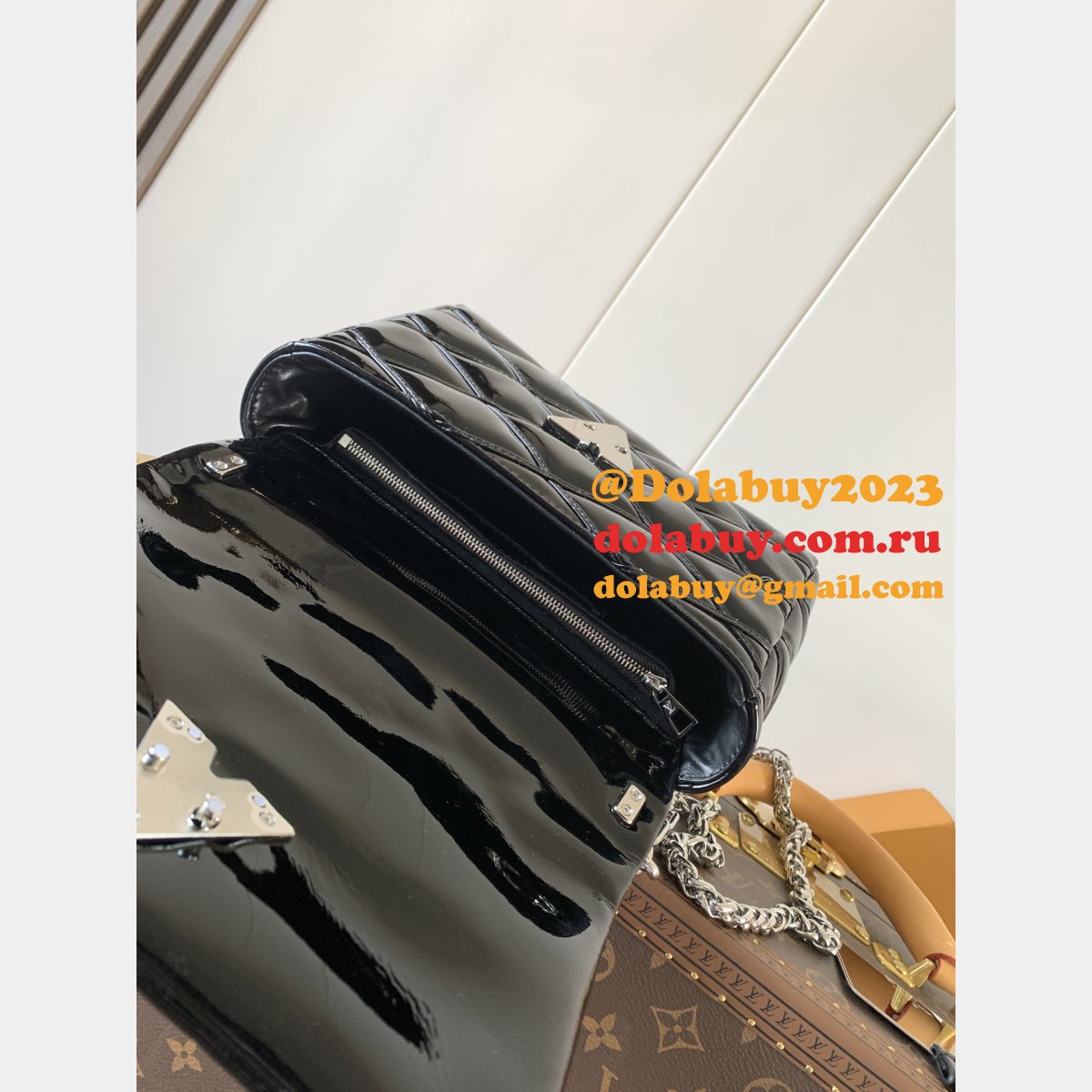 7 Star Luxury Patent Lambskin GO-14 Louis Vuitton Replica Twist Bag