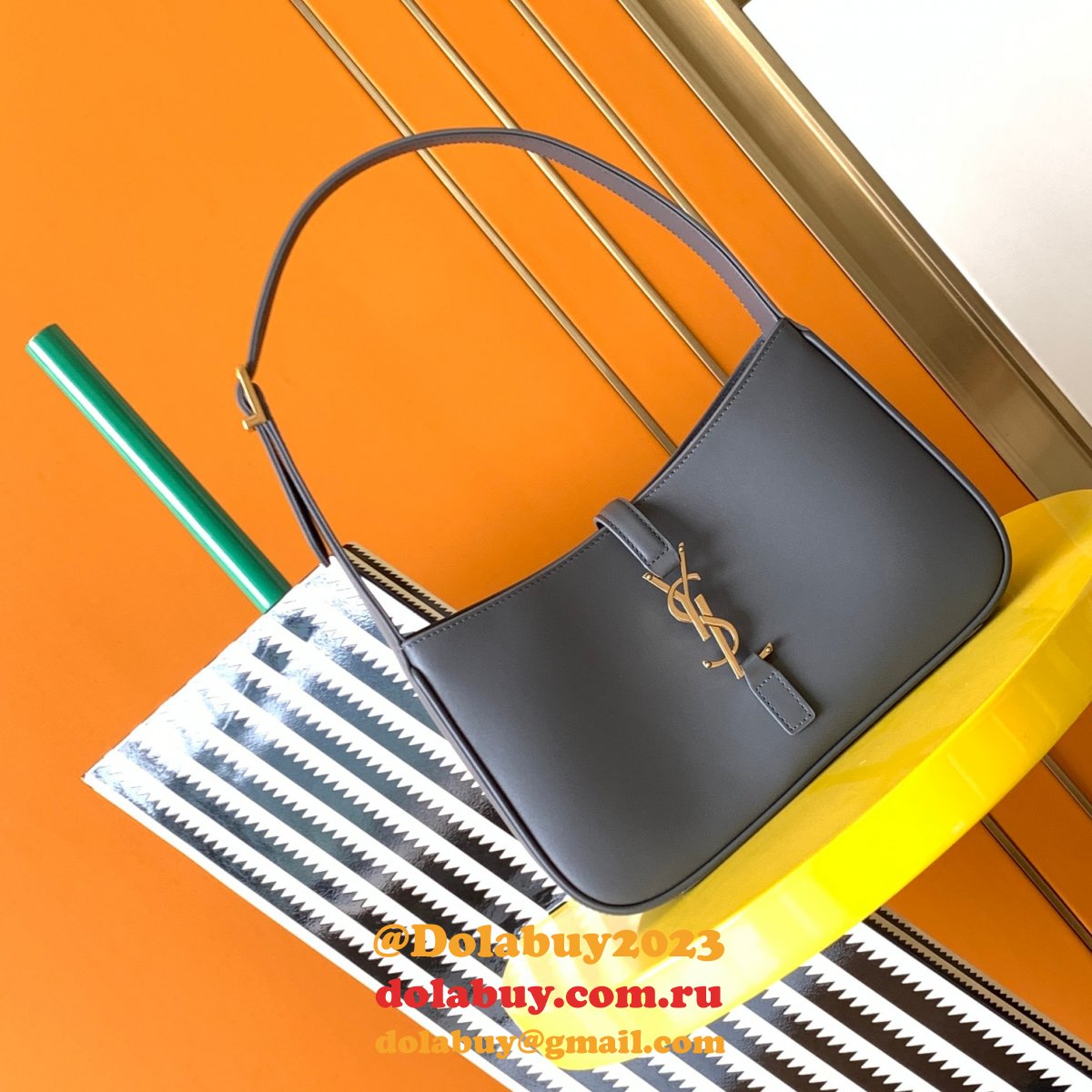 Top Quality Saint Laurent Replica Le 5 À 7 Hobo 657228 Bag