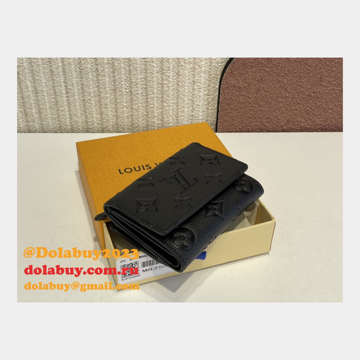 Slender Pilot M82556 Fashion Louis Vuitton Replica Bags