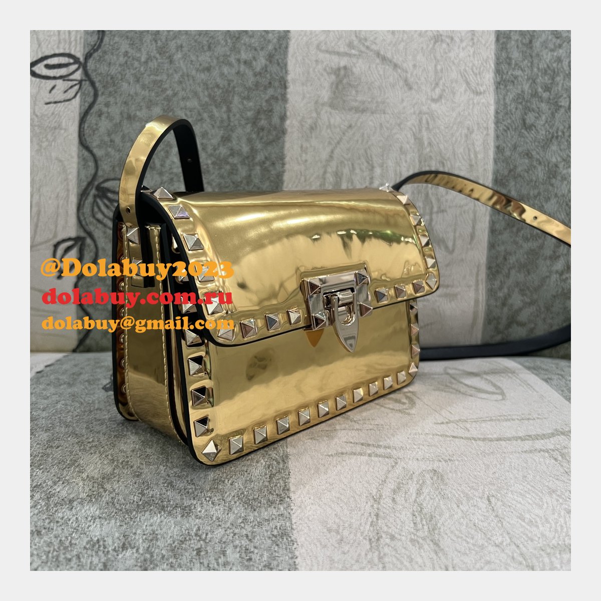 Cheap Fake Valentino Garavani Rockstud Calf Small Bag