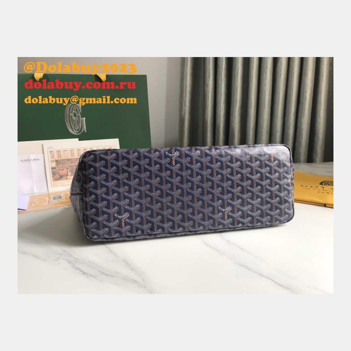Designer Goyard Chien Gris & Pocket Pet bag