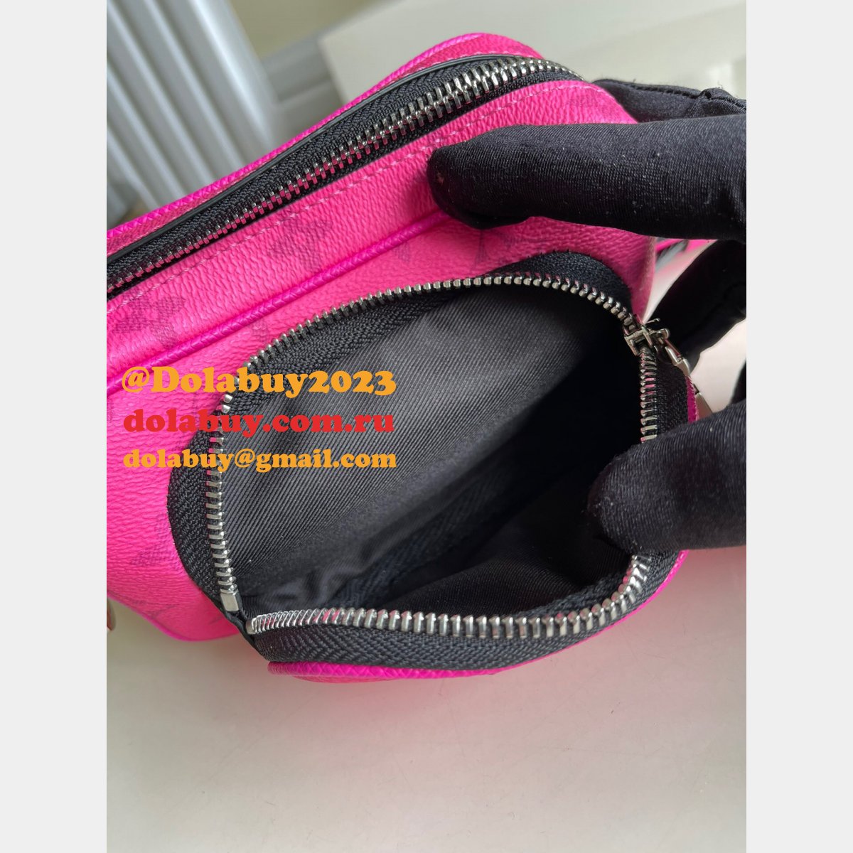 Louis Vuitton UK Replica M30781 Outdoor Pouch K45 Rose/Black