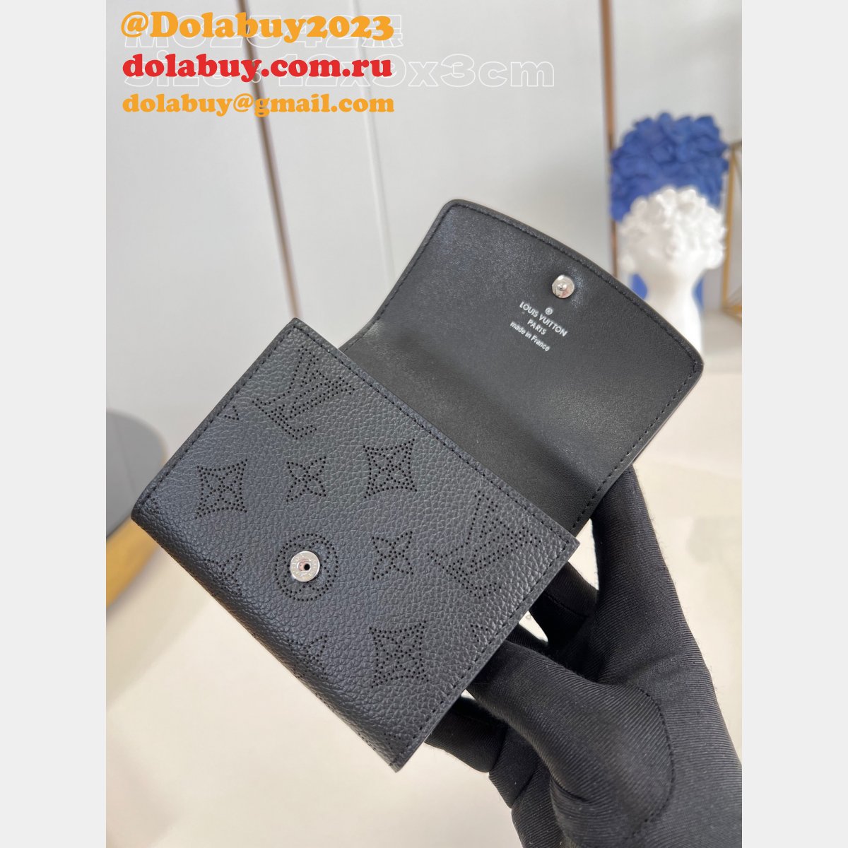 Iris Compact Wallet Mahina M62542/M62543 Louis Vuitton Replica Bag