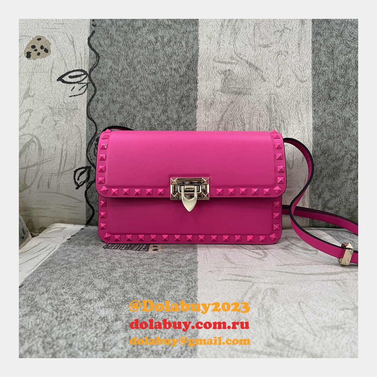 Luxury Valentino Garavani Rockstud Calf Large Bag