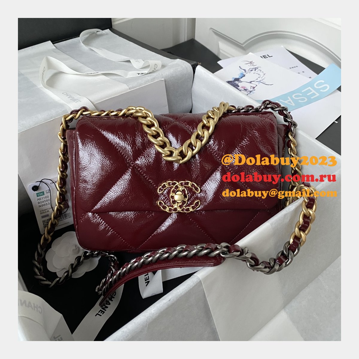 Luxury Flap Shiny Lambskin 19 AS1160 Replica Handbag 26CM