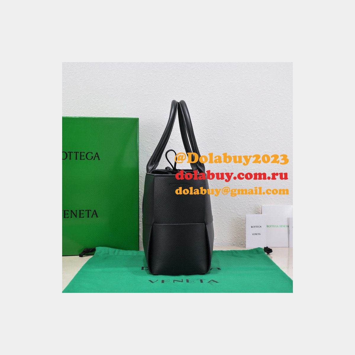 luxury b0tte*a Ven*ta medium arco tote bag 36cm