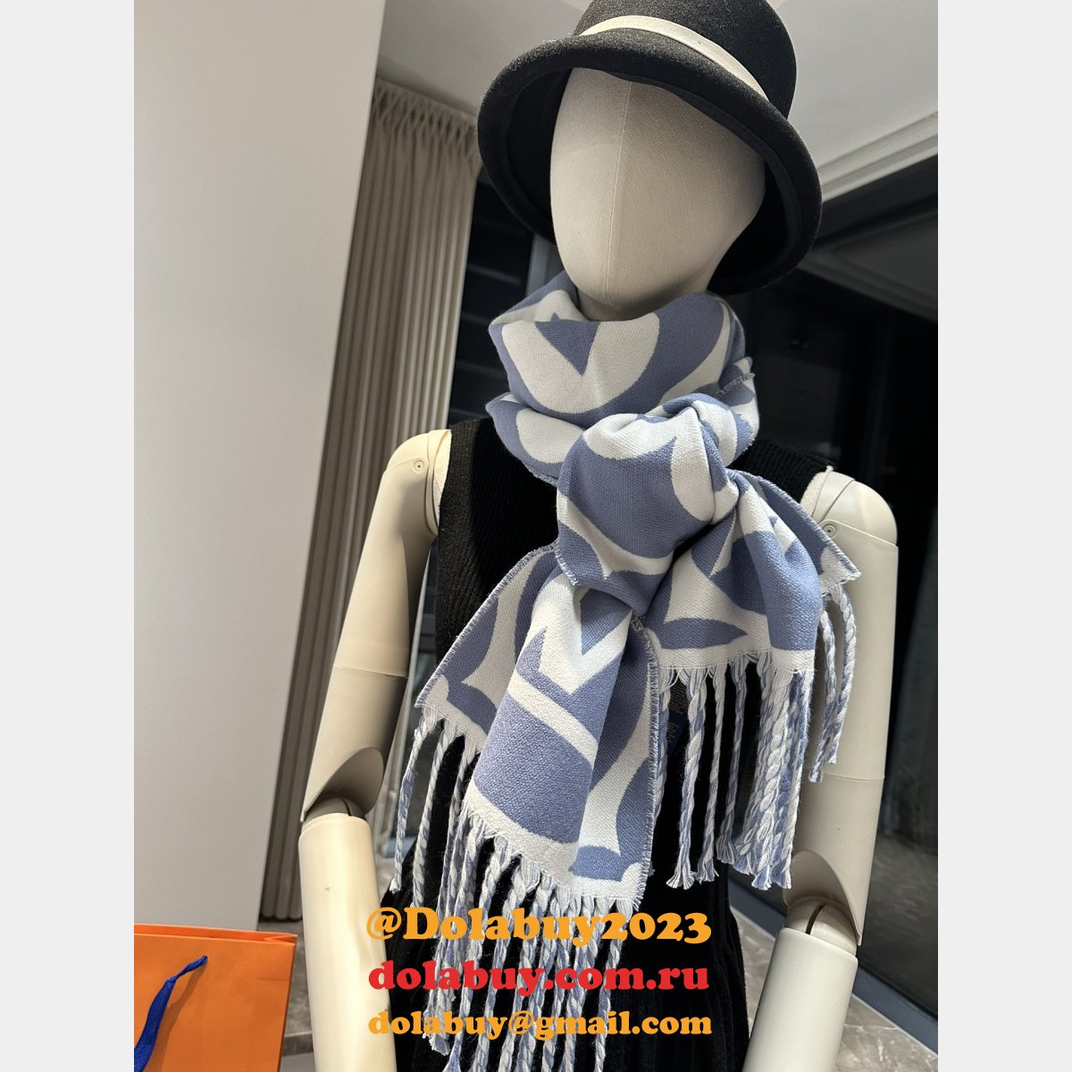 Duplicate LV Medallion Sheep Wool Scarf