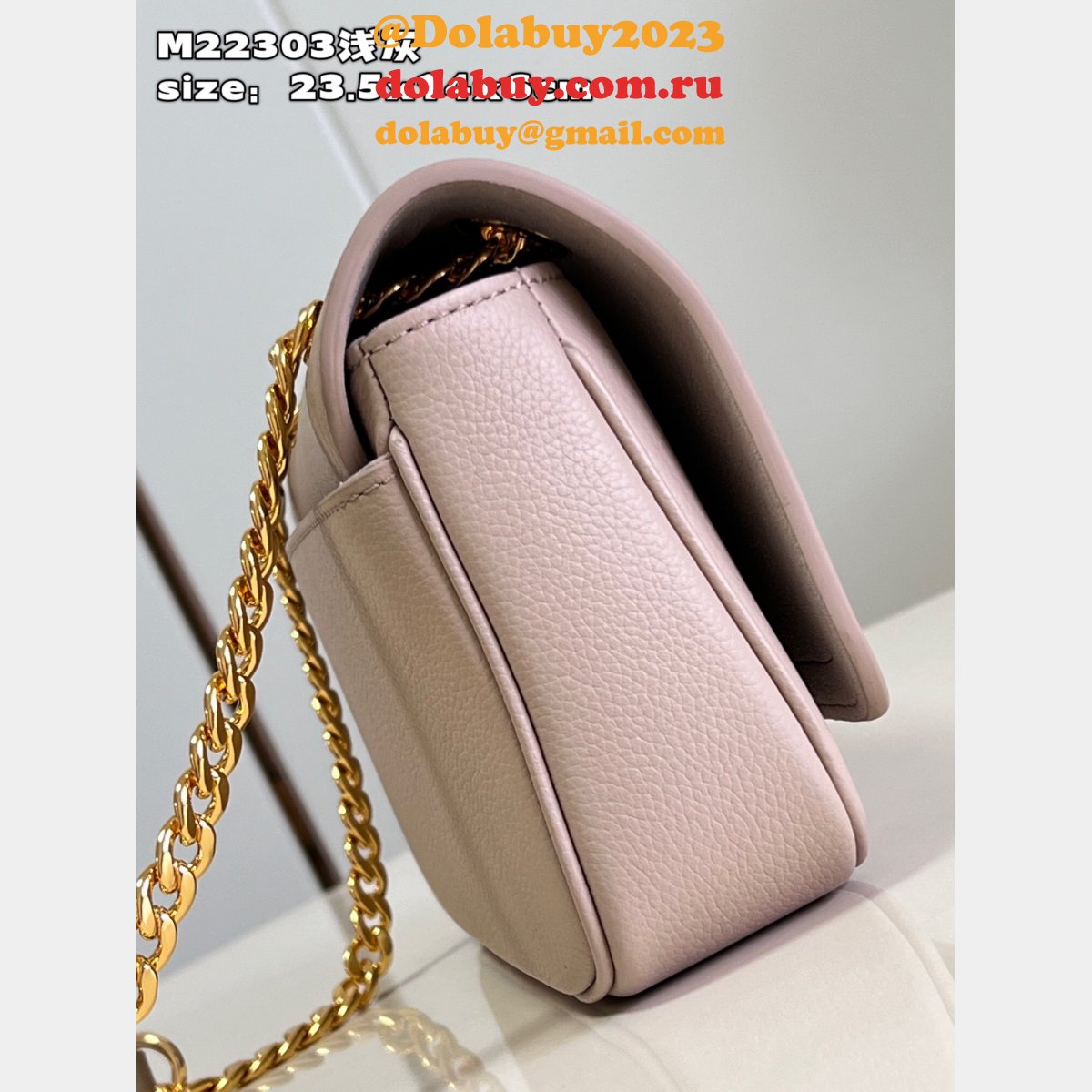 Louis Vuitton Fashion M22303 Fake LockMe Chain East West Bag