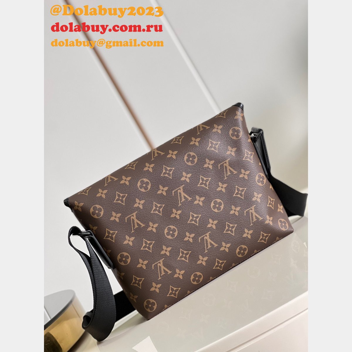 Luxury Louis Vuitton Brands M45557 Magnetic Messenger Monogram Macassar Canvas