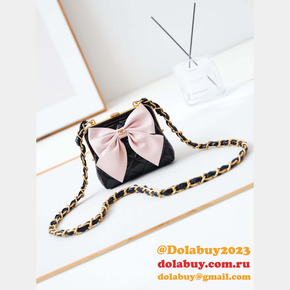 Perfect Replicas AP4028 Clutch With Chain 1:1 Mirror Bag