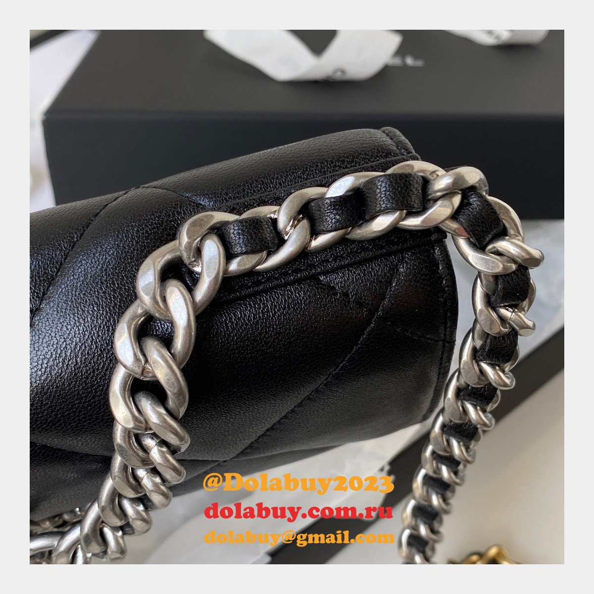 Designer New WOC AP0957 Replica Wallet on Chain 21c Crochet