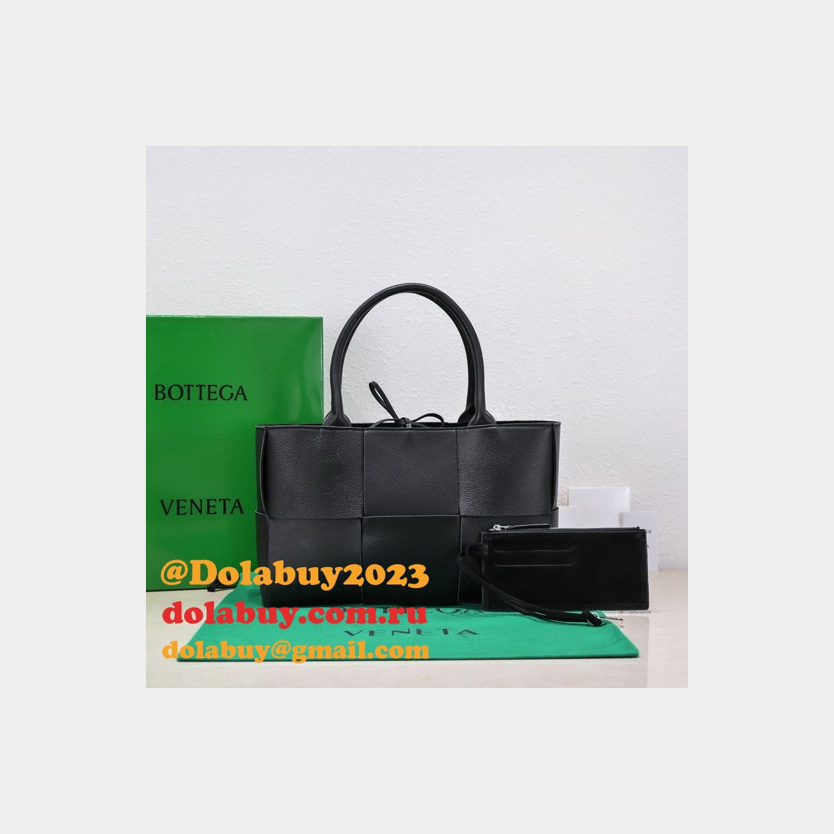 luxury b0tte*a Ven*ta medium arco tote bag 36cm