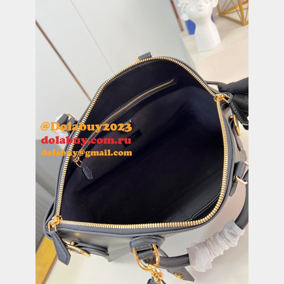 Inspired Latest Designs From Louis Vuitton Lock It M22914 Black Bag