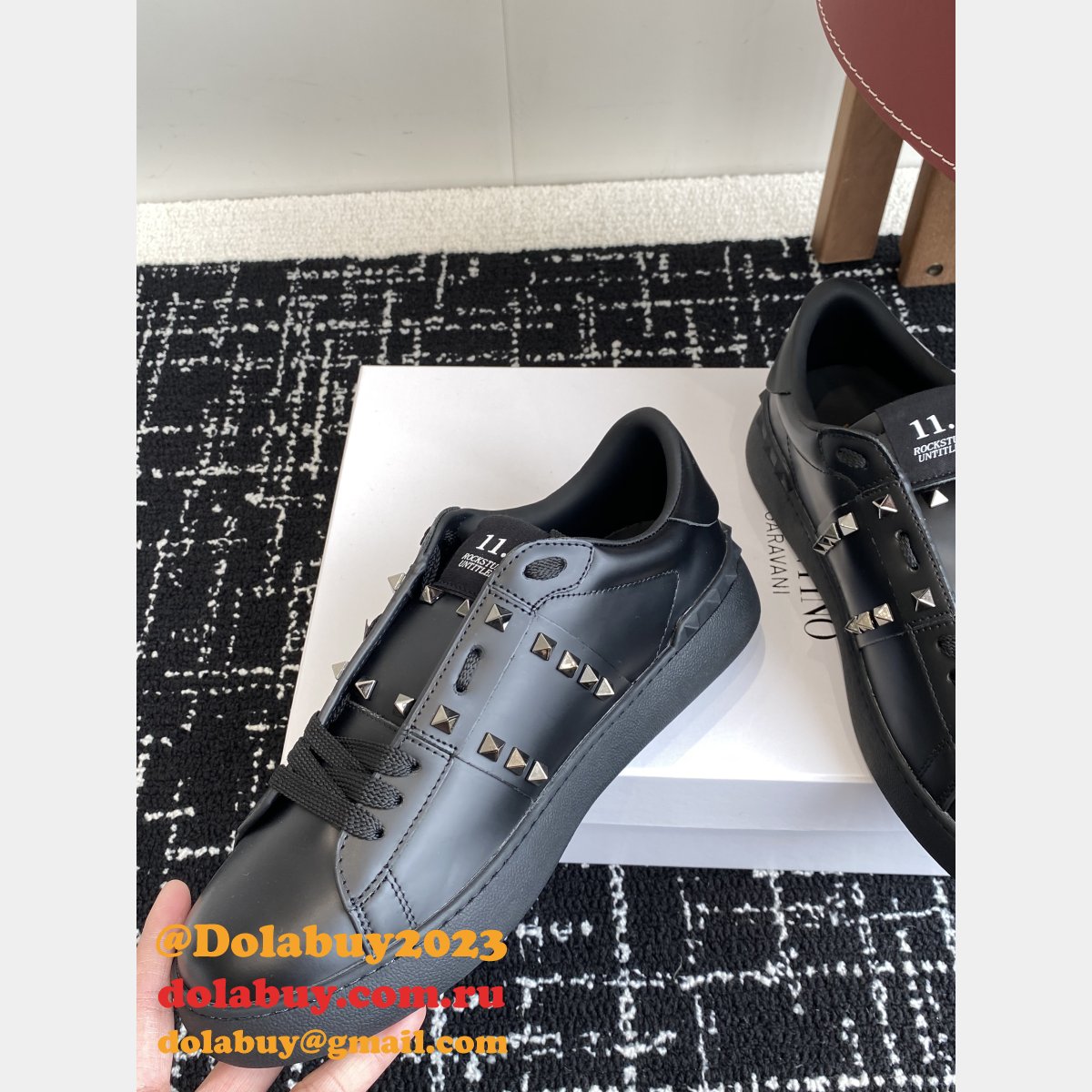 ROCKSTUD UNTITLED SNEAKER IN CALFSKIN LEATHER