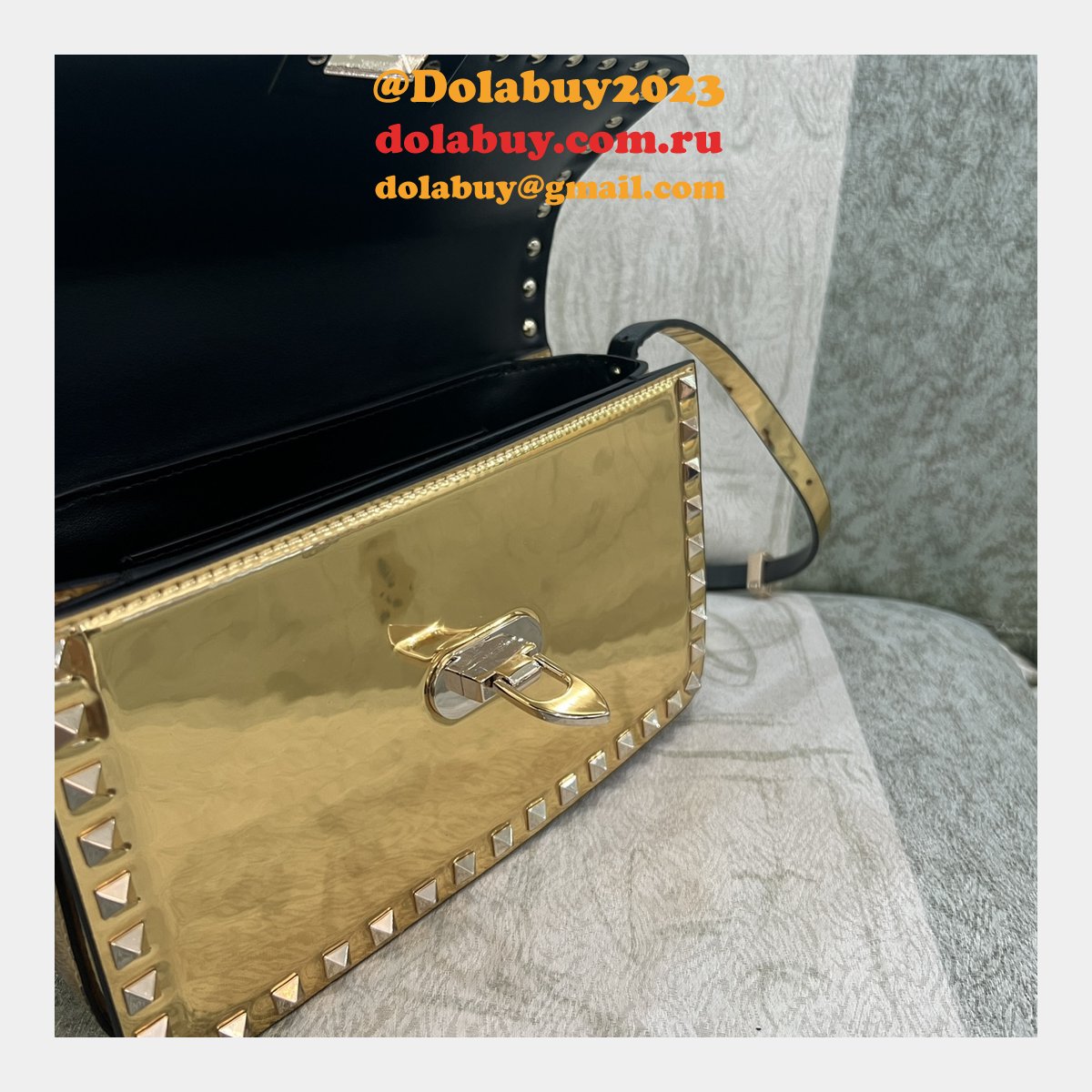 Luxury Valentino Garavani Rockstud Calf Large Bag