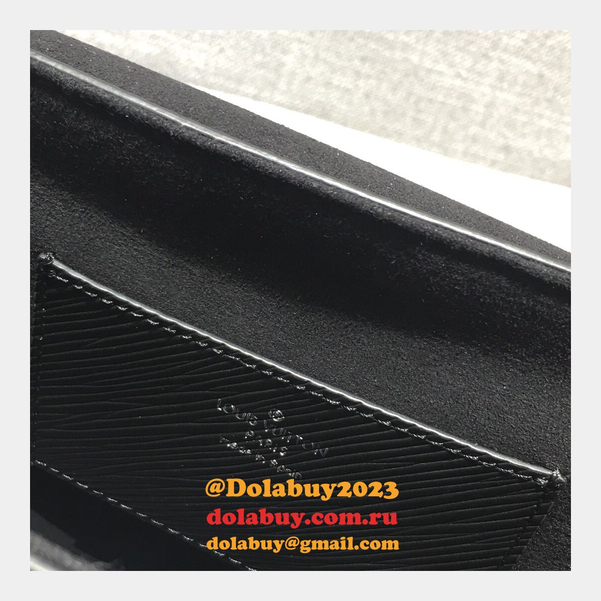 AAA+ Louis Vuitton Twist PM Epi Leather in Black