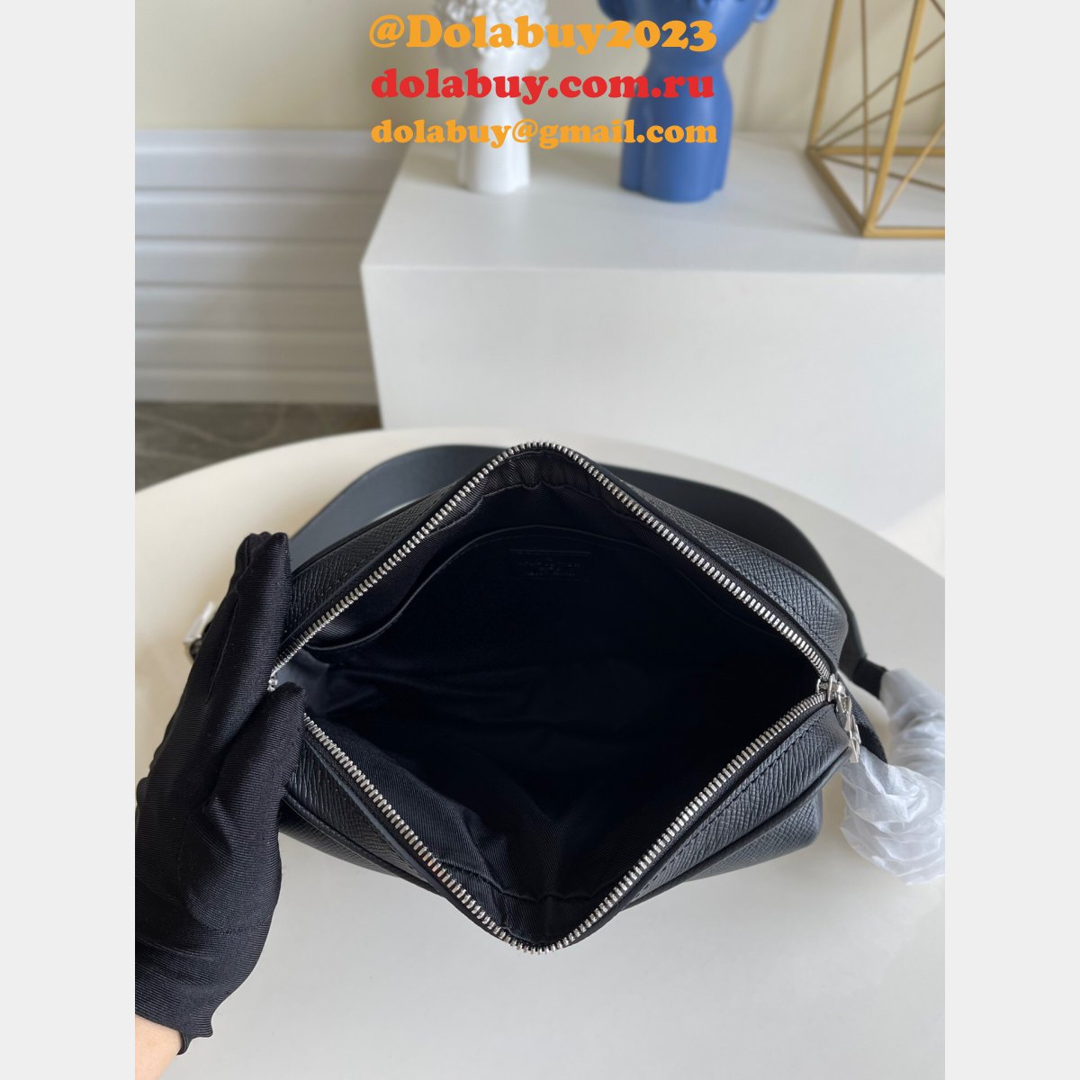UK Louis Vuitton Knockoff Outdoor Messenger PM Taiga M33435 Bags