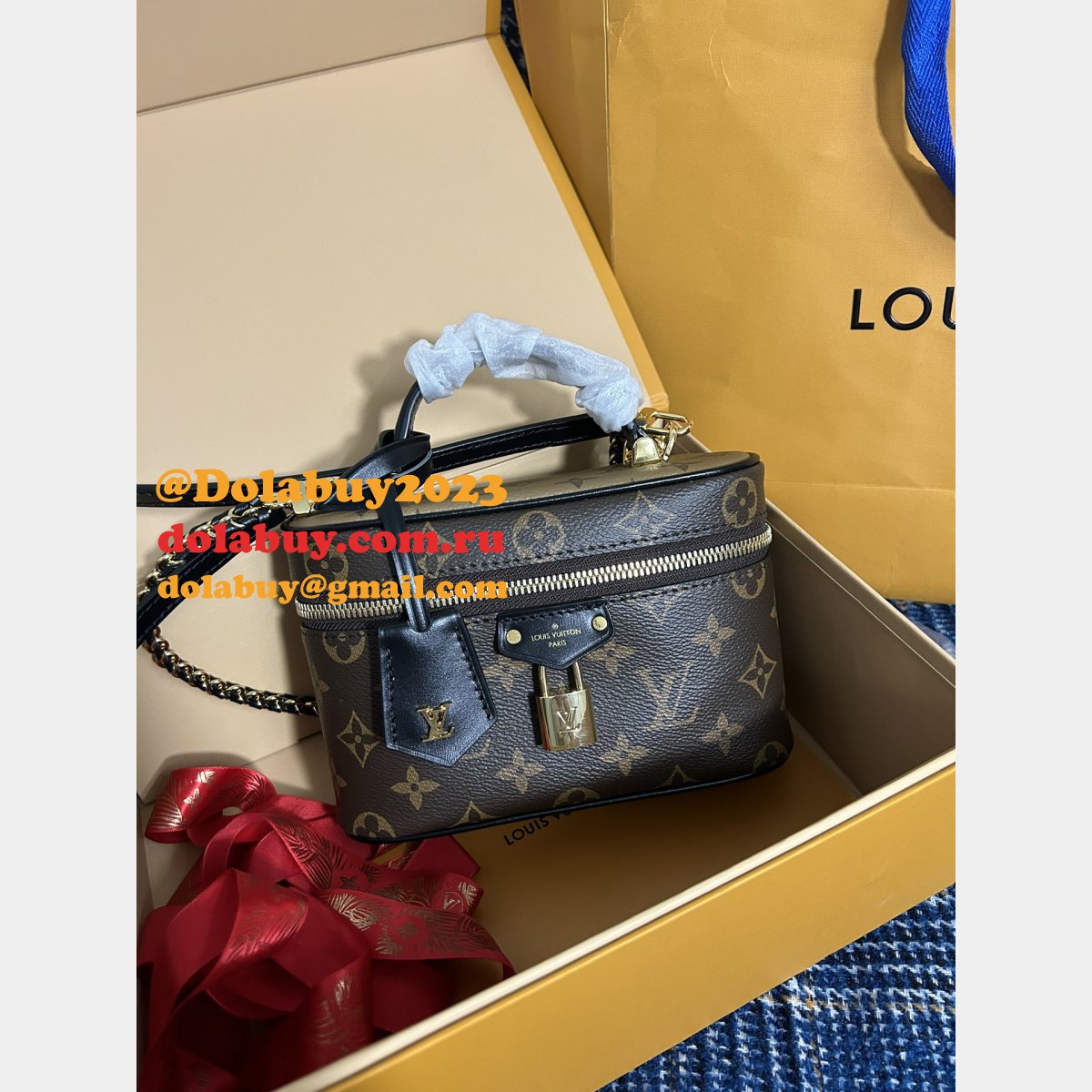 Vanity Chain Pouch Monogram Reverse M47125 Knockoff Louis Vuitton
