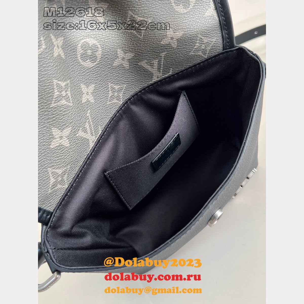 Duplicate Louis Vuitton Pulse Wearable Wallet M12618 Men Bag