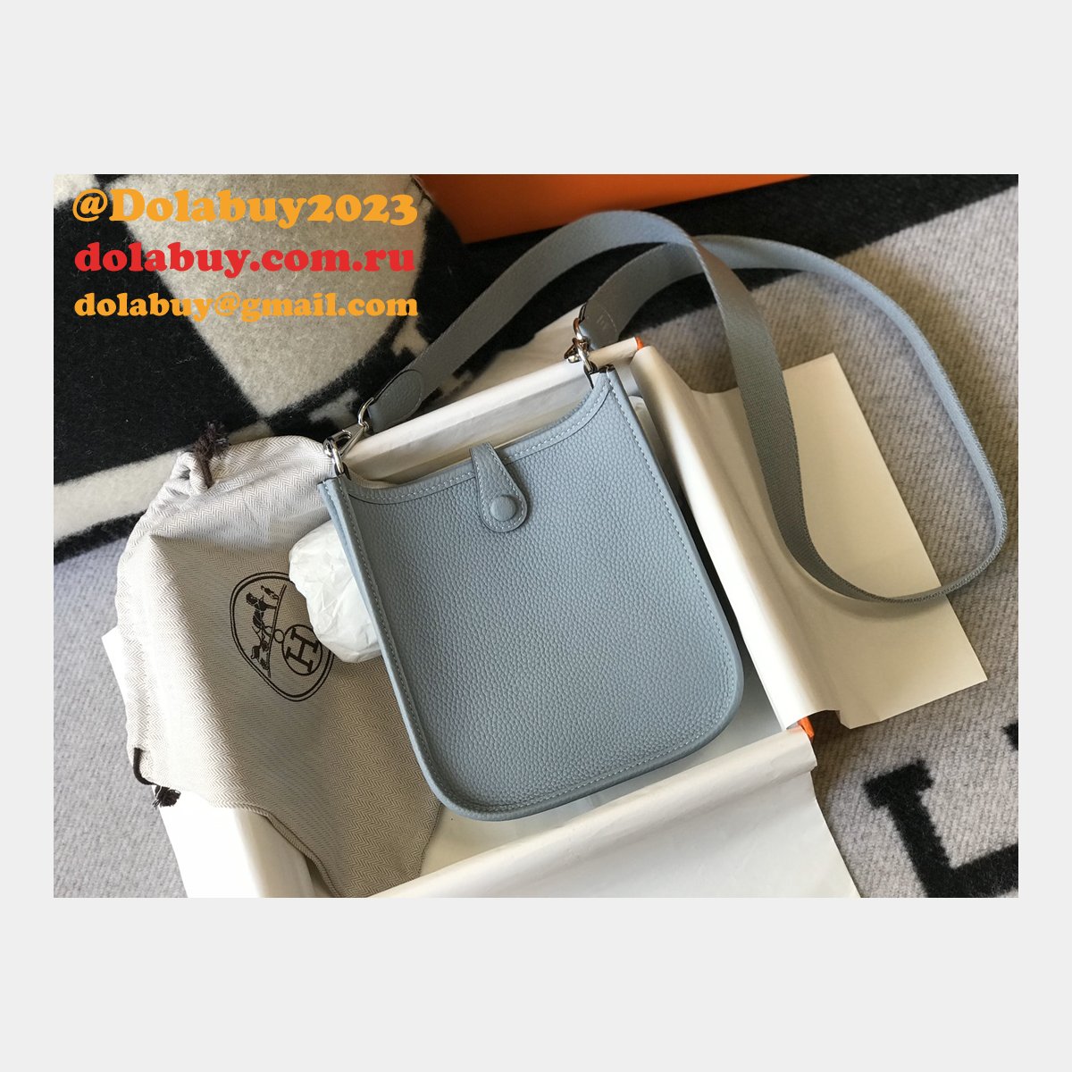 Hermes Replica Evelyne Mini TPM Taurillon Clemence blue lin