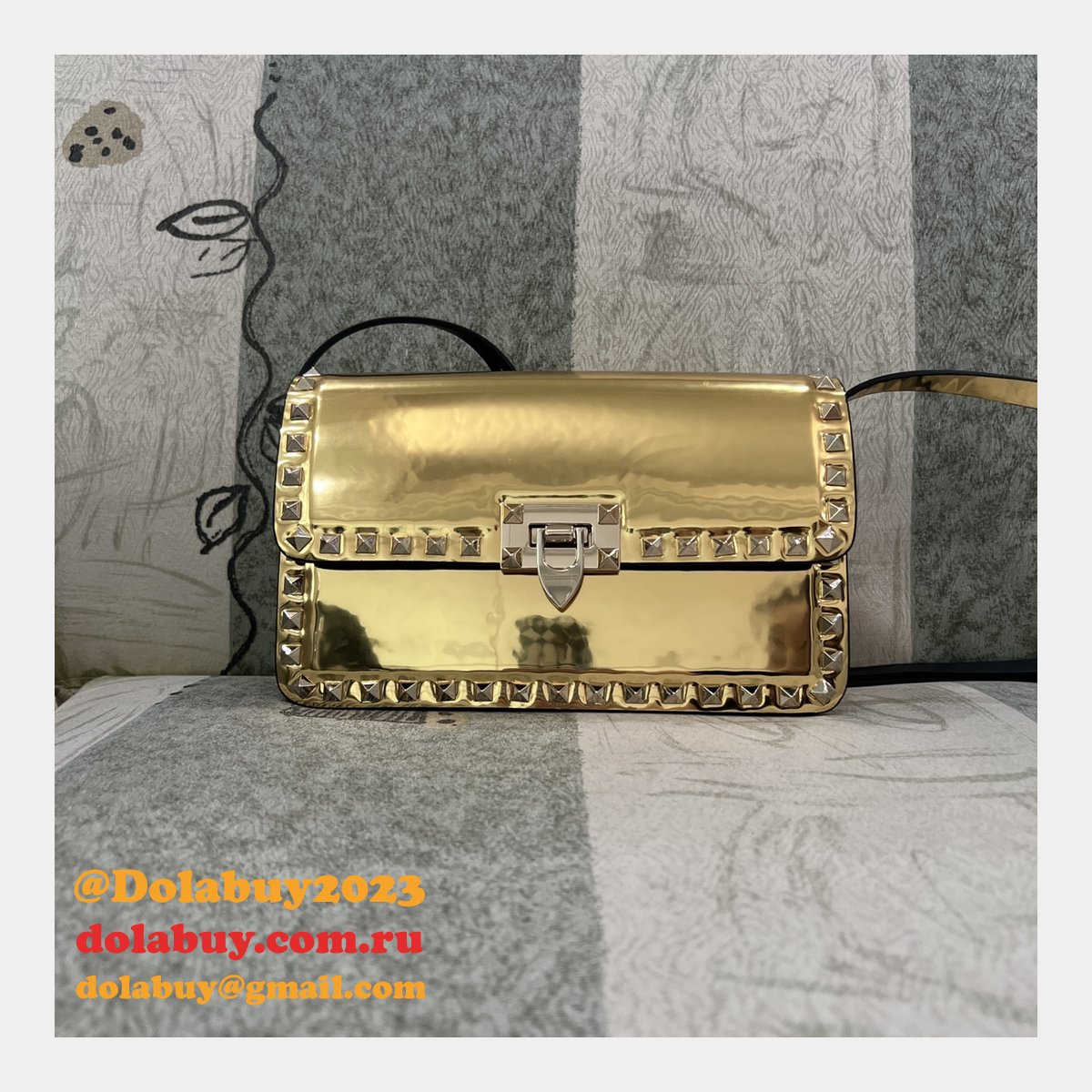 Luxury Valentino Garavani Rockstud Calf Large Bag