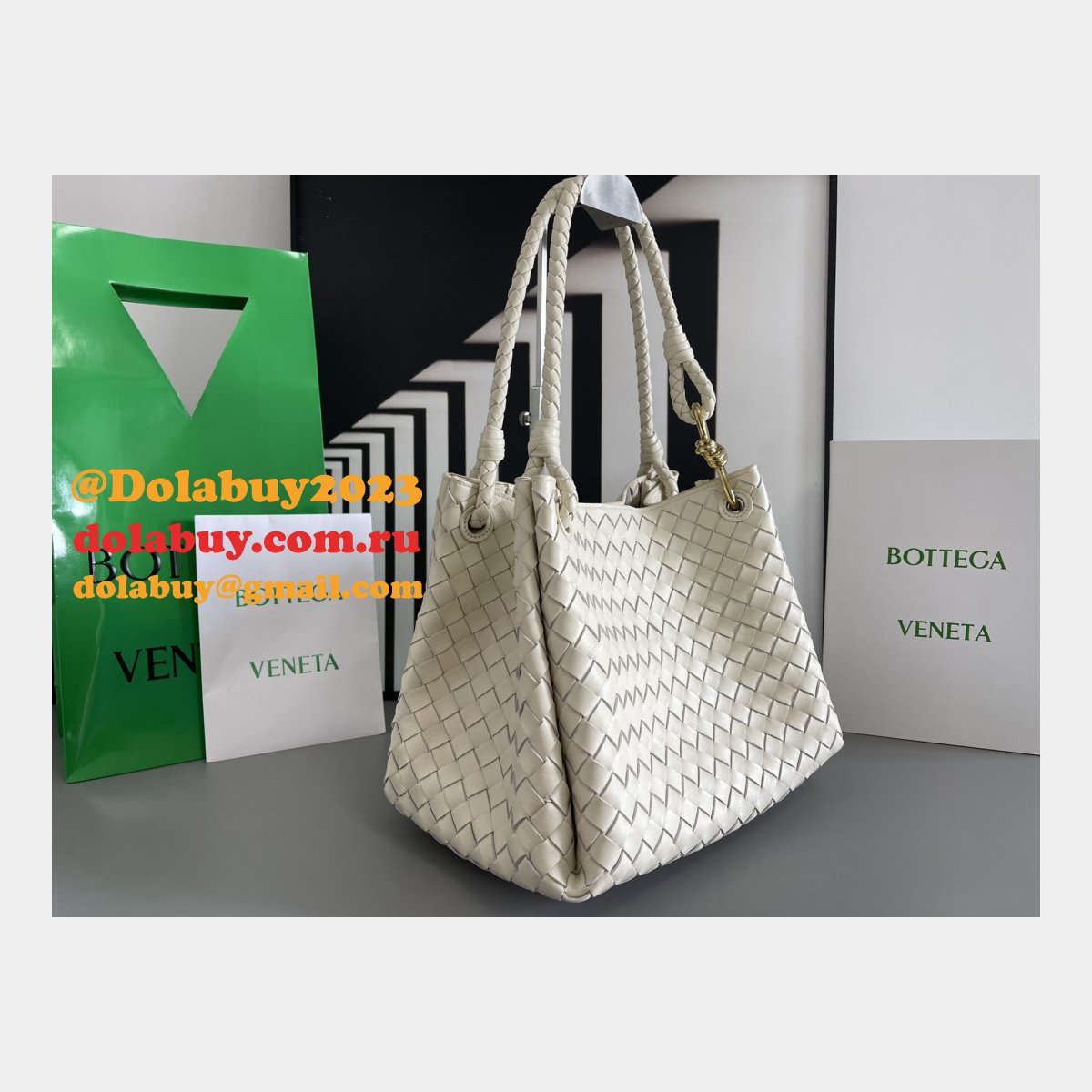Luxury BV intrecciato 796571 Braided leather shoulder bag