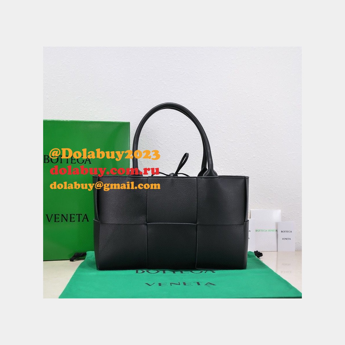 luxury b0tte*a Ven*ta medium arco tote bag 36cm