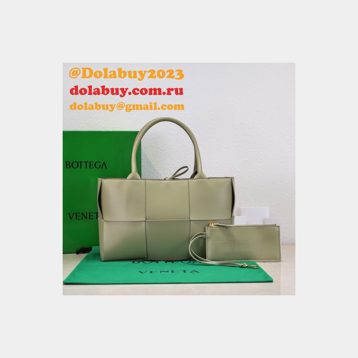 luxury b0tte*a Ven*ta medium arco tote bag 36cm