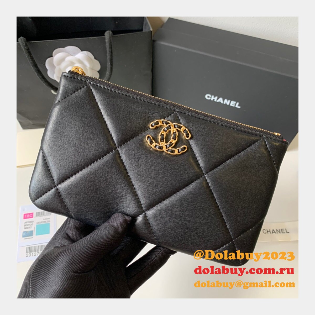 Hot Replica 19 Lambskin Small Pouch AP1059 Bag