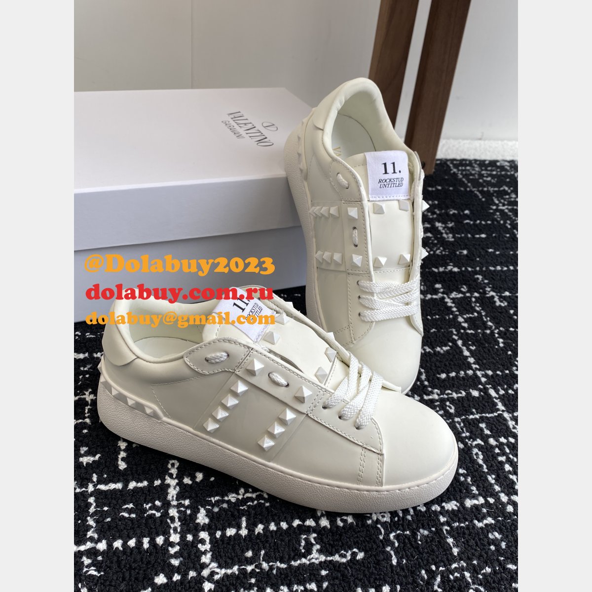 ROCKSTUD UNTITLED SNEAKER IN CALFSKIN LEATHER
