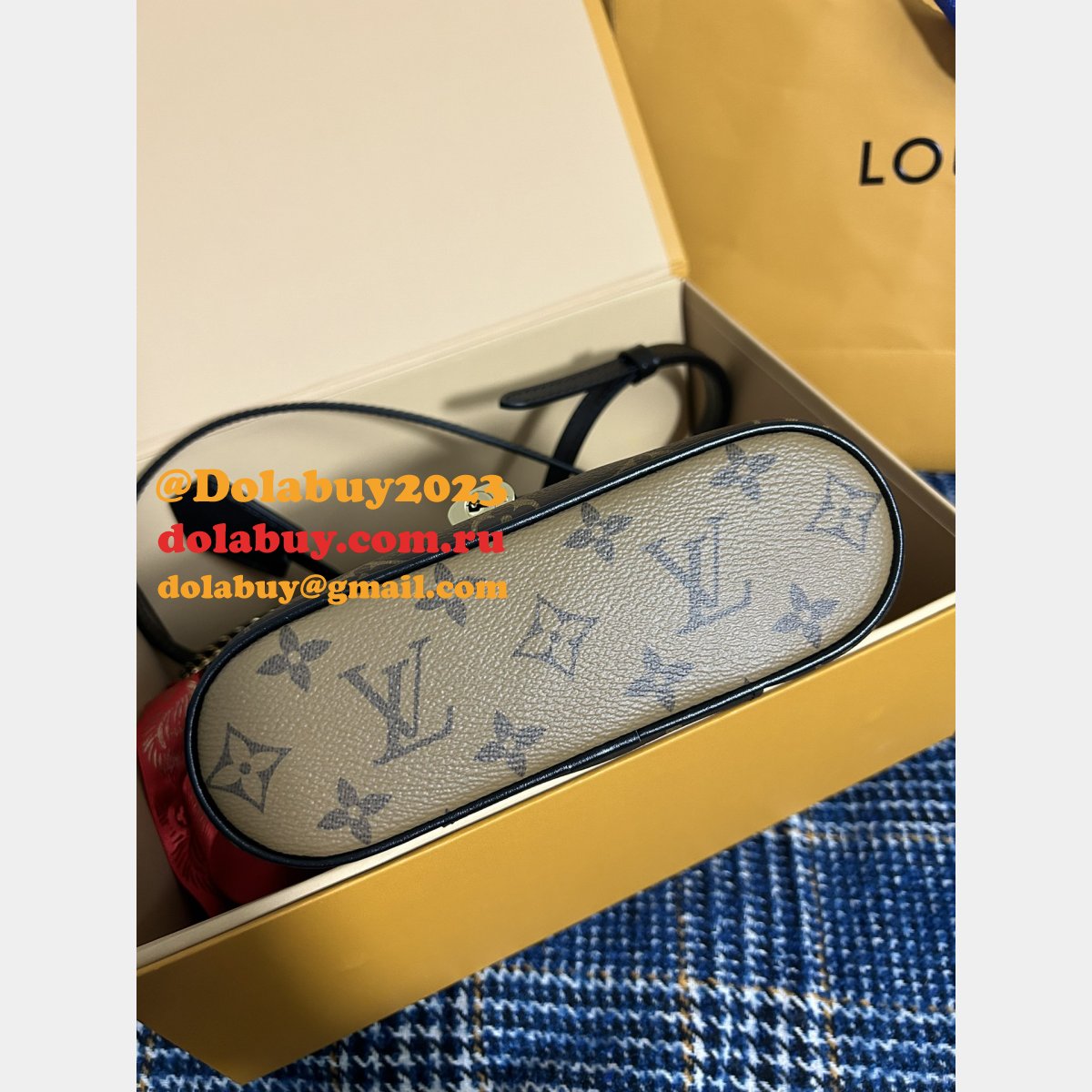 Vanity Chain Pouch Monogram Reverse M47125 Knockoff Louis Vuitton