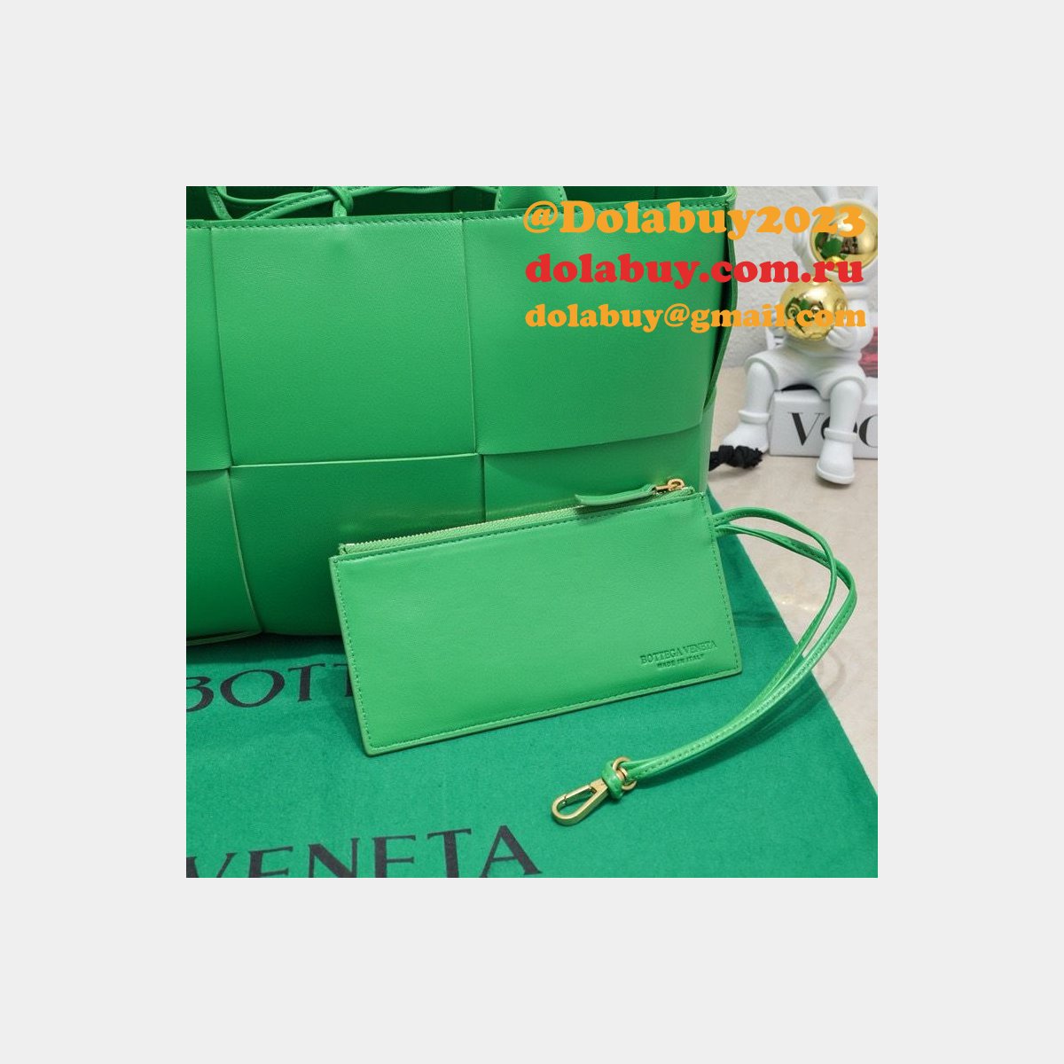 luxury b0tte*a Ven*ta medium arco tote bag 36cm