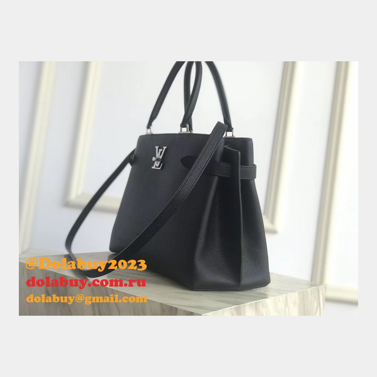 Replica Louis Vuitton UK M53730 Lockme Day Calf Leather Tote Bag