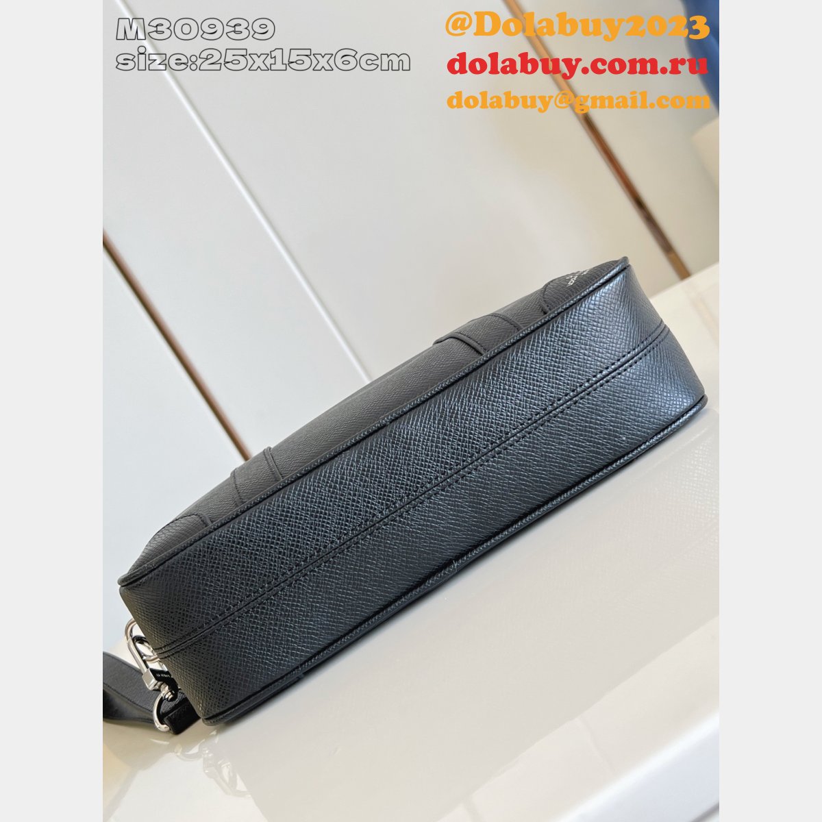 Louis Vuitton Pochette Kasai M30939 Luxury Taiga Leather Black