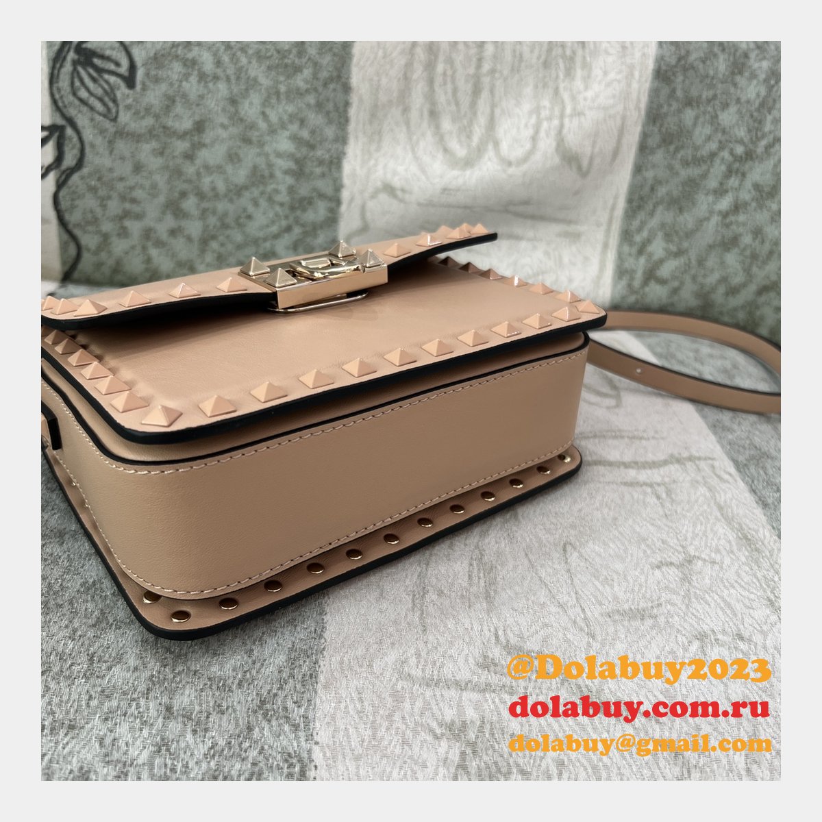 Cheap Fake Valentino Garavani Rockstud Calf Small Bag