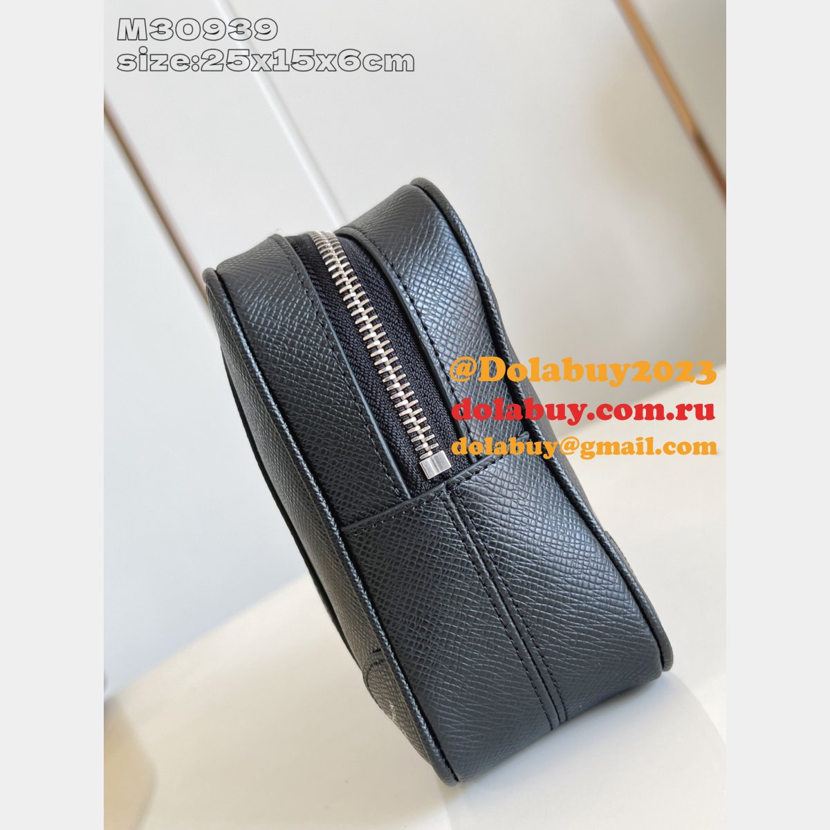 Louis Vuitton Pochette Kasai M30939 Luxury Taiga Leather Black