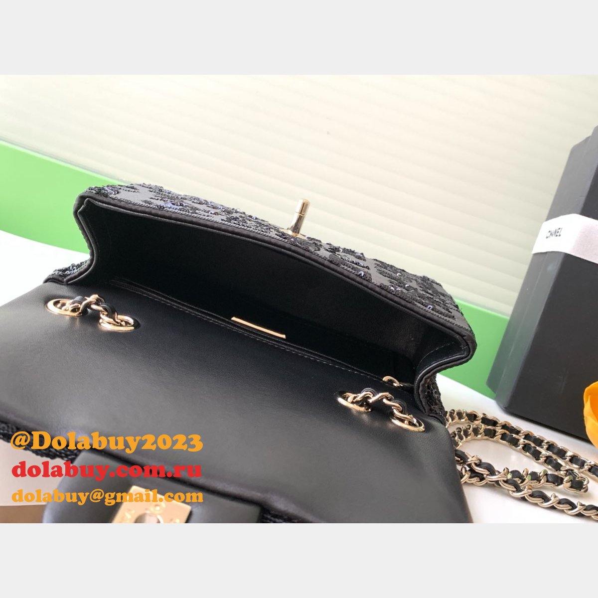 Luxury Replica A69900 Flap Mini Classic Handbag