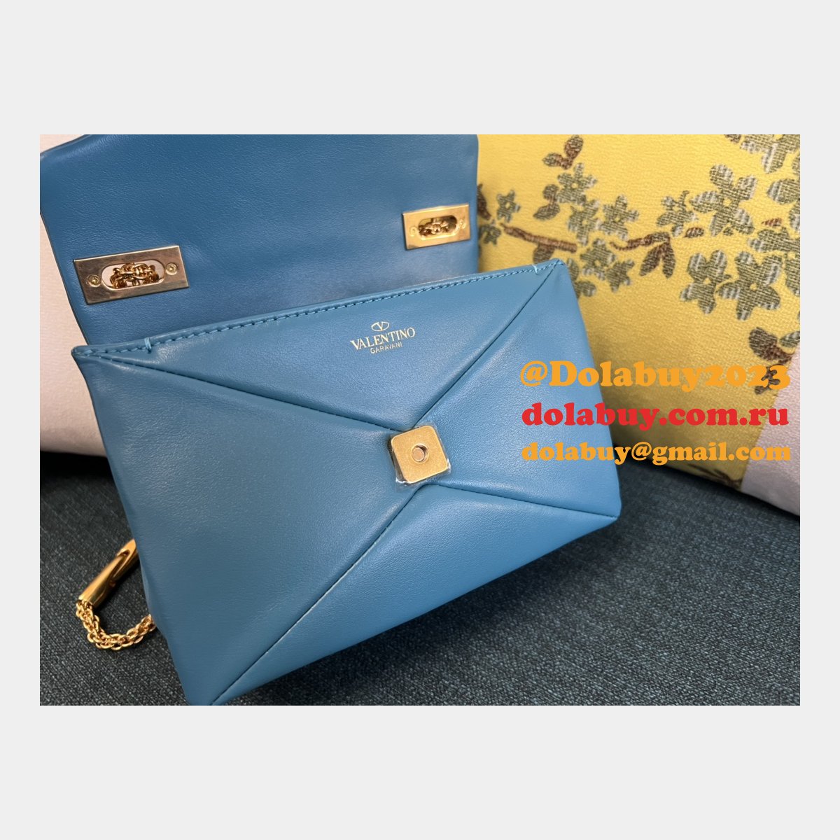 AAA+ Shop Valentino Garavani ONE STUD Chain Handbag