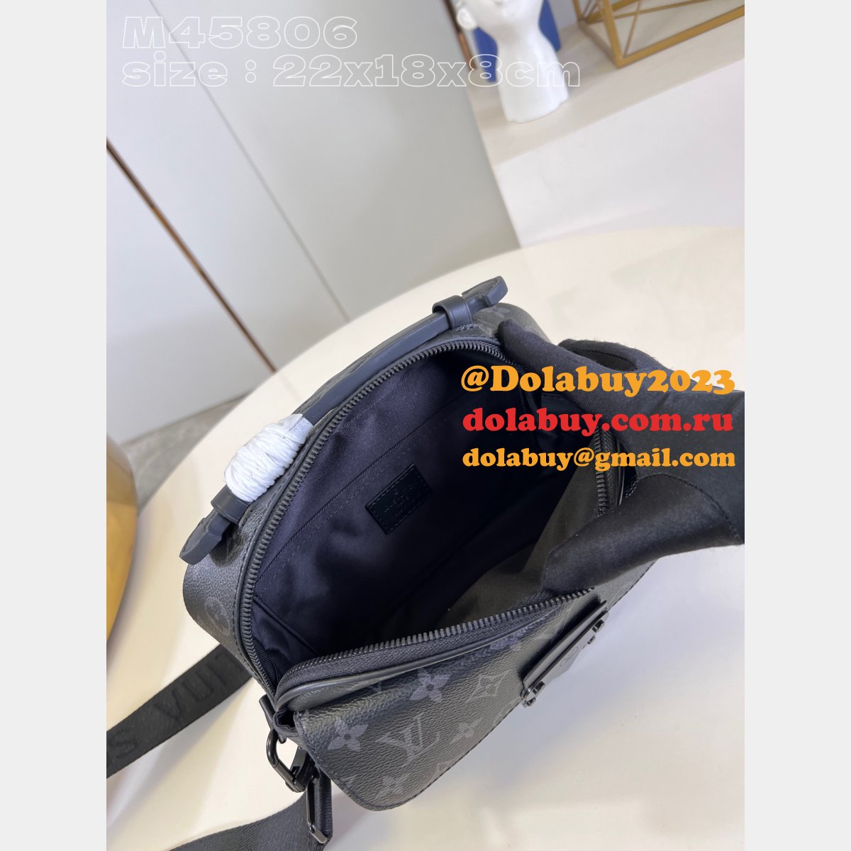 S Lock Messenger M45806 Mens Replicas Louis Vuitton Bag