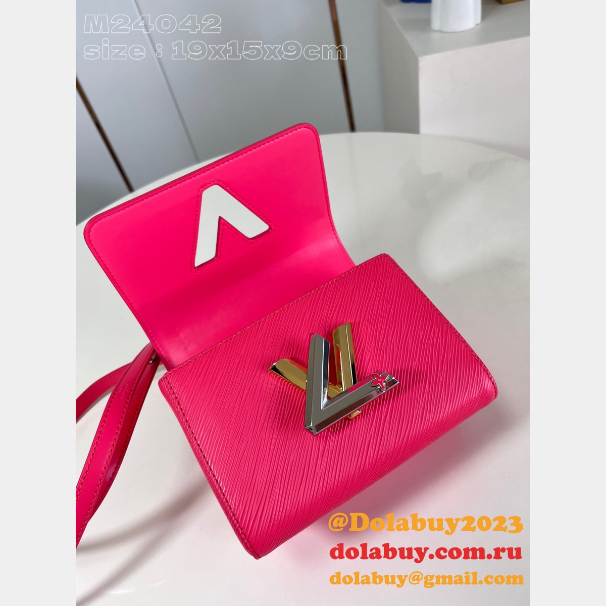 Louis Vuitton Duplicate Twist PM Epi M24042 Replica Bag