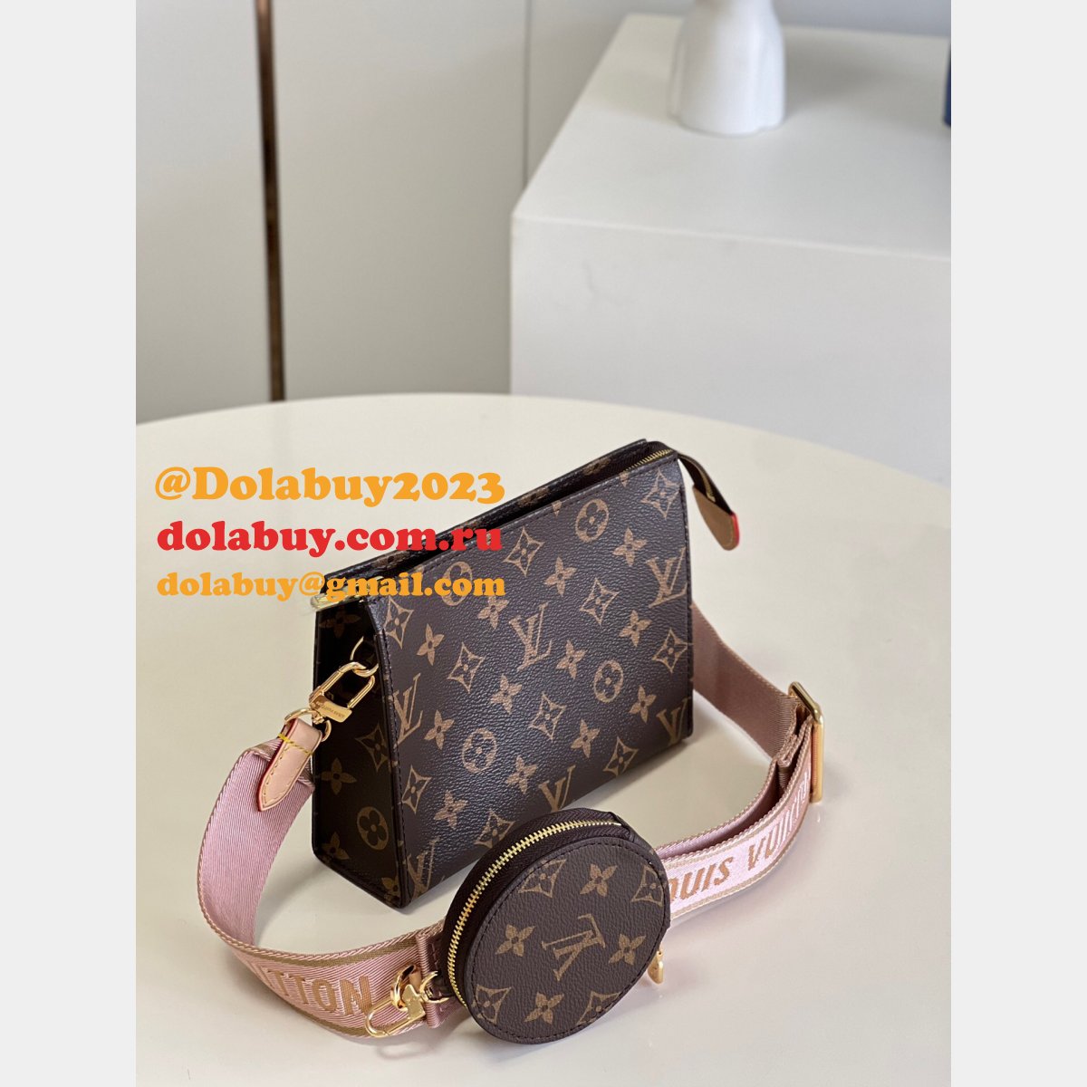 High Quality Designer Replica Louis Vuitton Purses M47546 Pouch