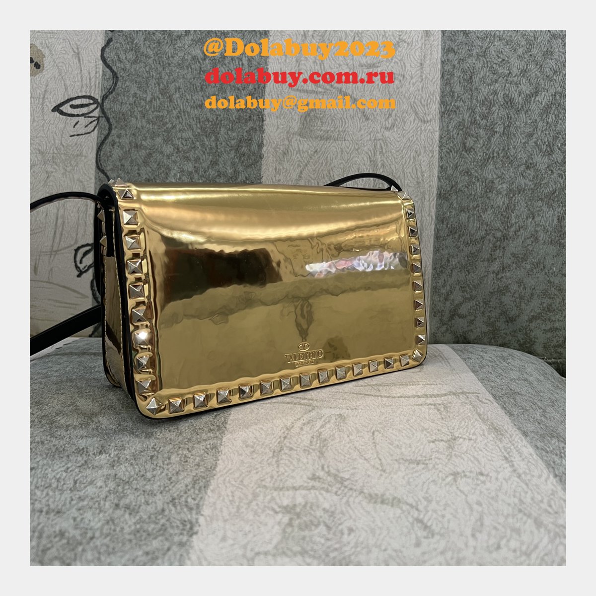 Luxury Valentino Garavani Rockstud Calf Large Bag