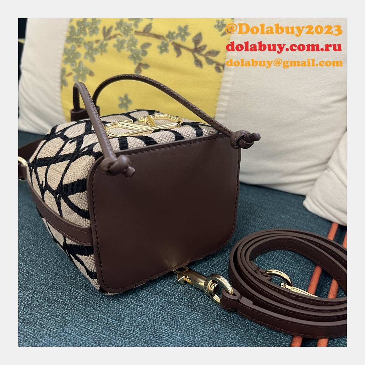 Designer VALENTINO GARAVANI V mini basket handbag