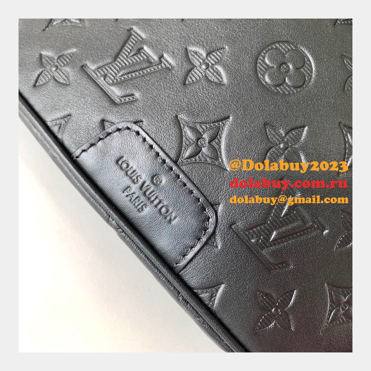 Discovery Bumbag G65 in Black Bags M44388 Replica Louis Vuitton