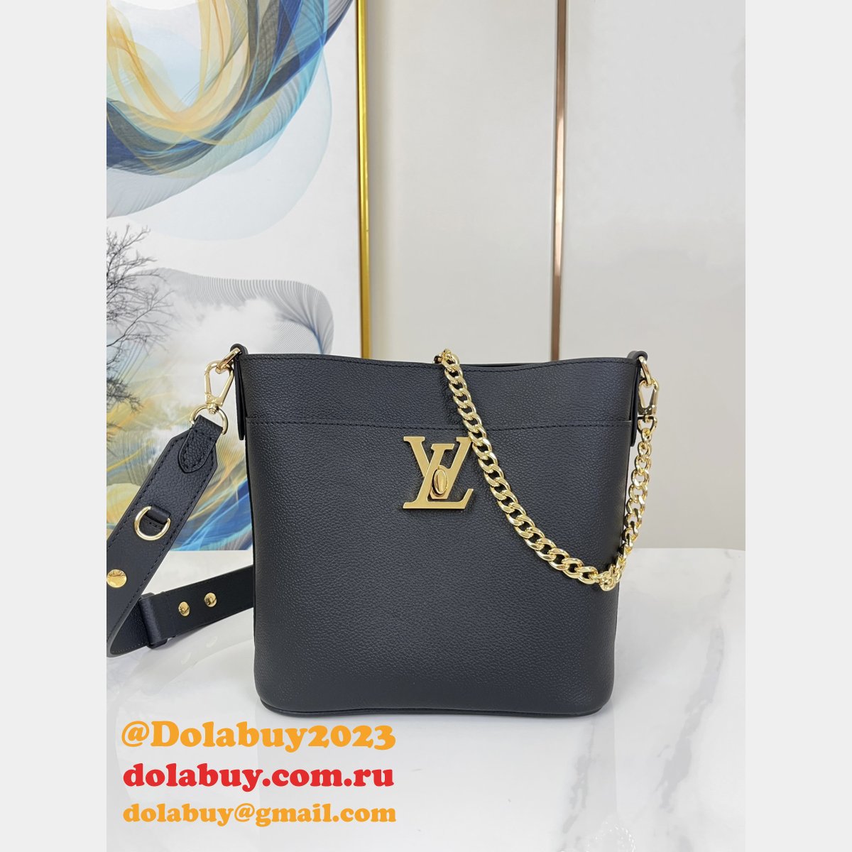 Lock and Walk Lockme M24165/M24006 7 Star Replicas Louis Vuitton Bag