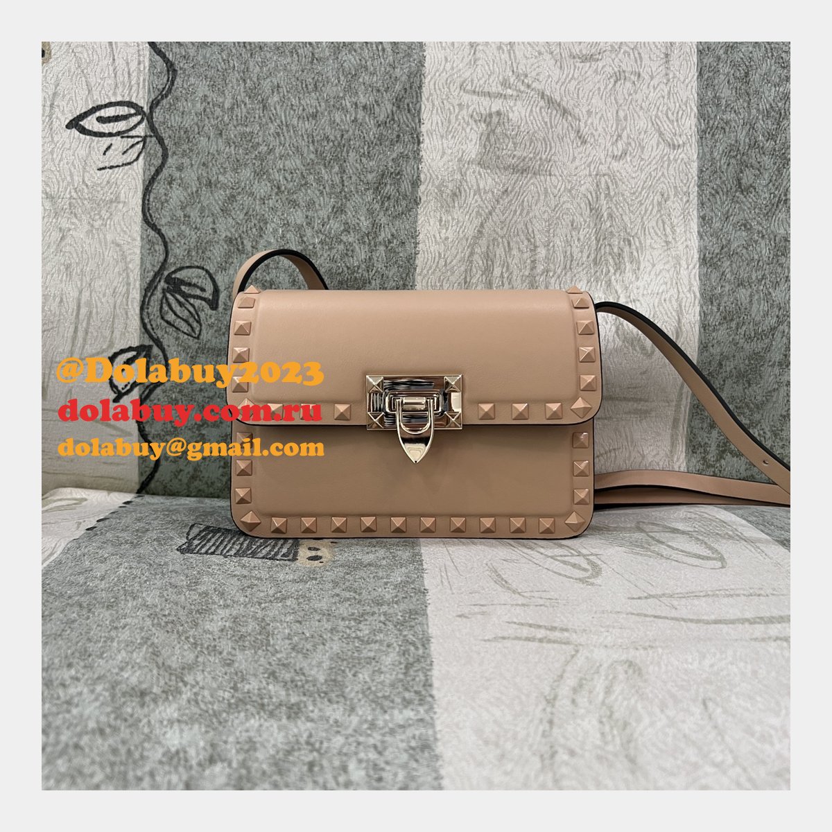 Cheap Fake Valentino Garavani Rockstud Calf Small Bag